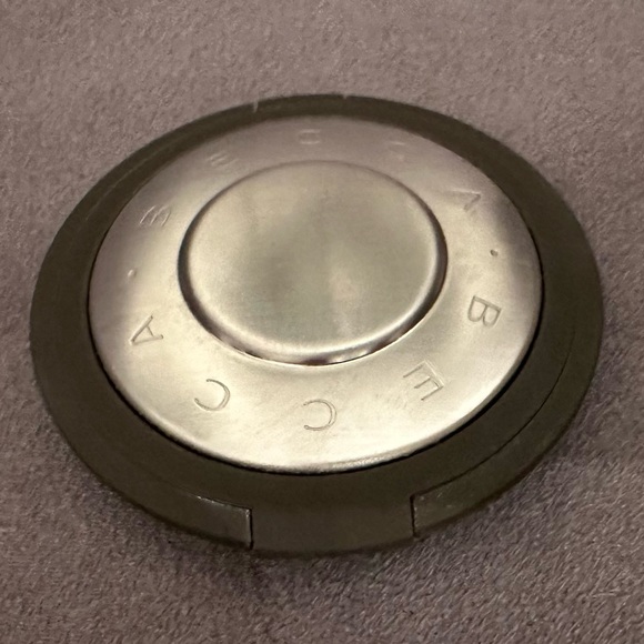 Becca Shimmering Skin Perfecter in Pearl - Picture 4 of 4